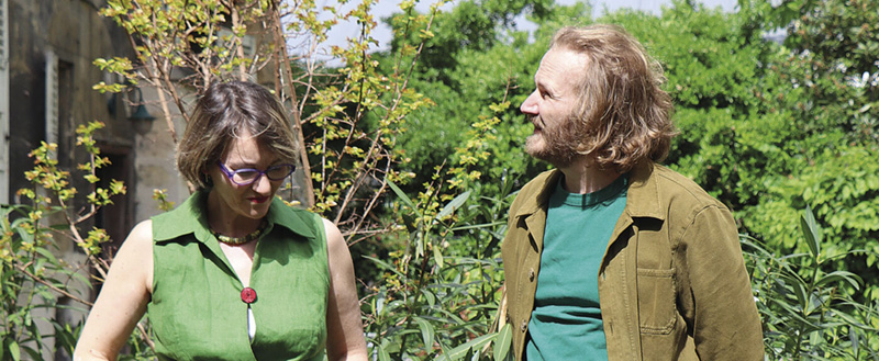 a-condition-d-avoir-une-table-dans-un-jardin